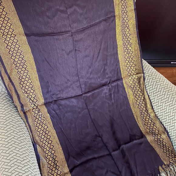 Scarf - Picture 3 of 4